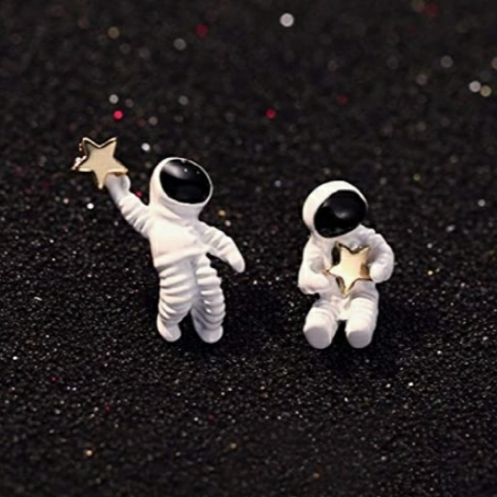 NWT Astronaut Earrings